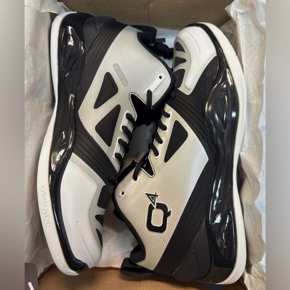 NIB Q4 men’s sport shoes